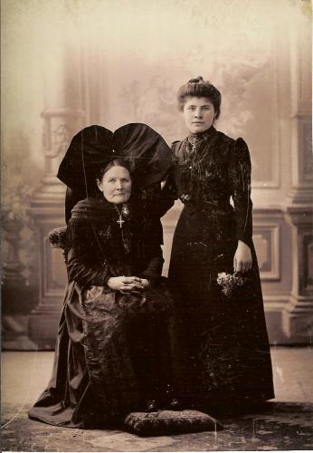 Becker Marie-Anne née Lutz (1845-1916) et sa fille Becker Marie