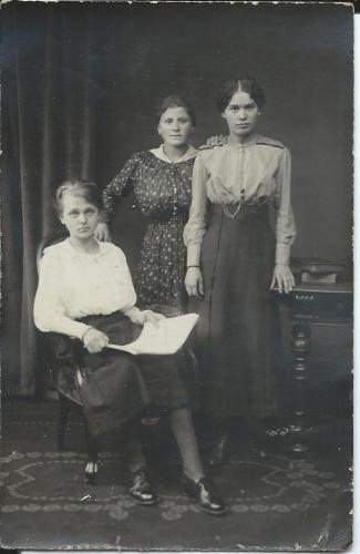 Kessler Henriette avec deux femmes
